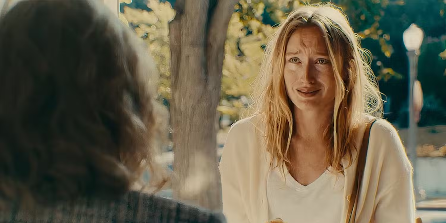 Ellie essaie d'amadouer sa m&egrave;re S1E12